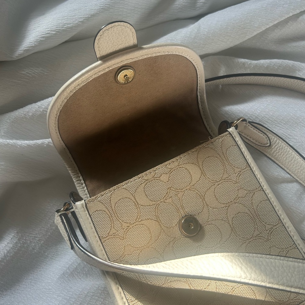 Coach North/South Lonnie Crossbody Bag. Tan + beige - Picture 6 of 12